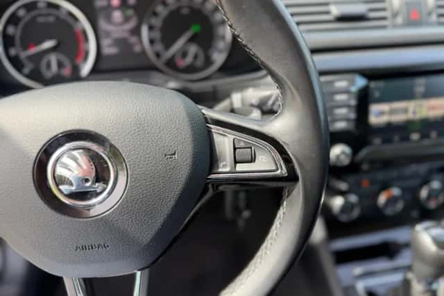 Škoda Superb (2015) thumbnail 16