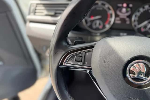 Škoda Superb (2015) thumbnail 17