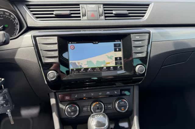 Škoda Superb (2015) thumbnail 18