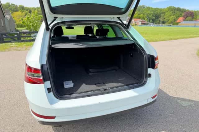 Škoda Superb (2015) thumbnail 26
