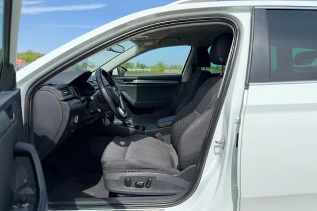Škoda Superb (2015) thumbnail 10
