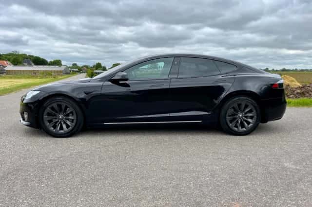 Tesla Model S (2018) thumbnail 11