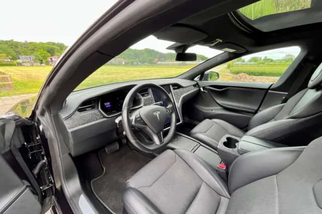 Tesla Model S (2018) thumbnail 16