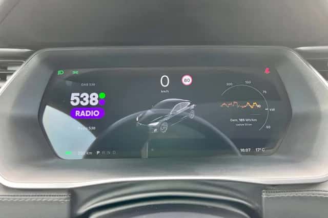 Tesla Model S (2018) thumbnail 19