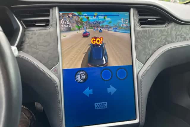 Tesla Model S (2018) thumbnail 24