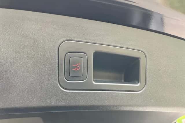 Tesla Model S (2018) thumbnail 29