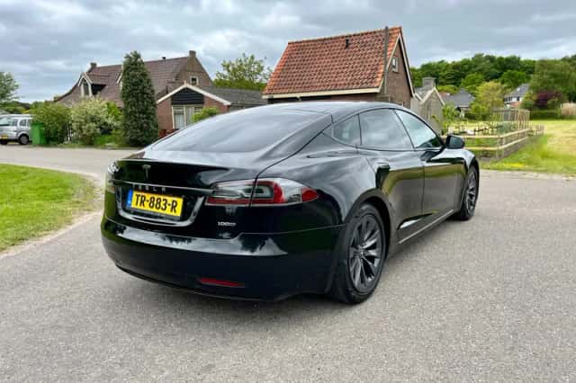 Tesla Model S (2018) thumbnail 8