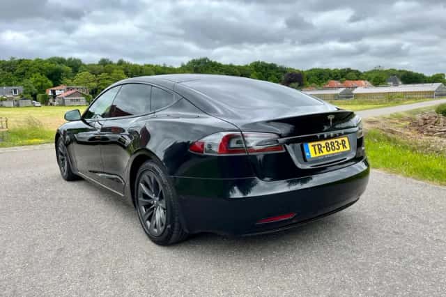Tesla Model S (2018) thumbnail 10