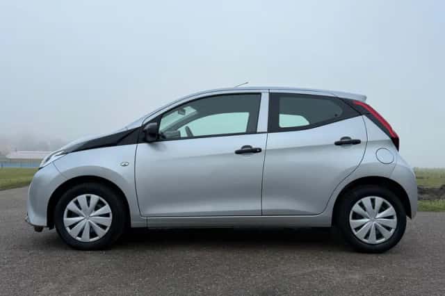 Toyota Aygo (2021) thumbnail 2