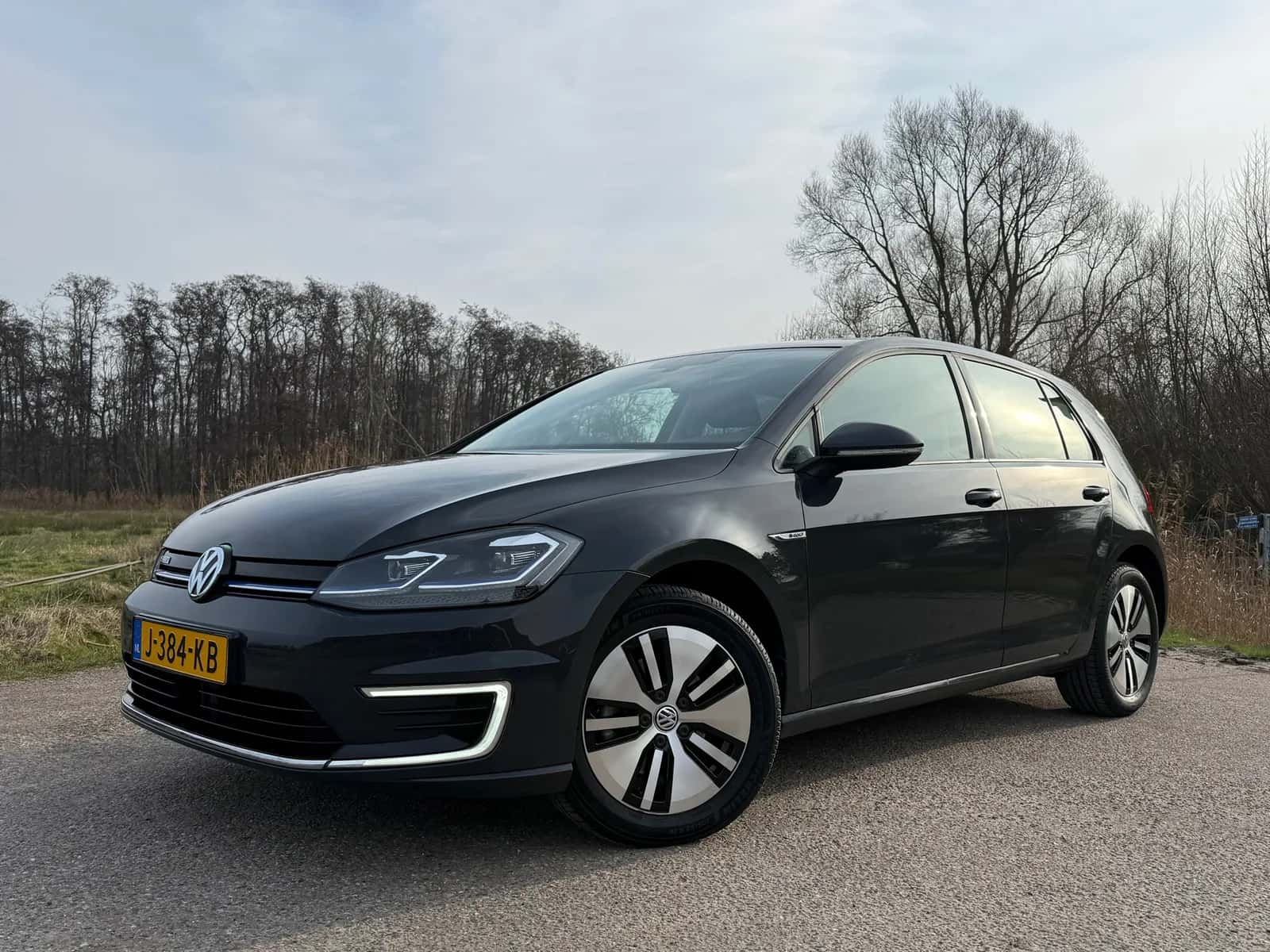 Volkswagen E-Golf (2020) — foto 1