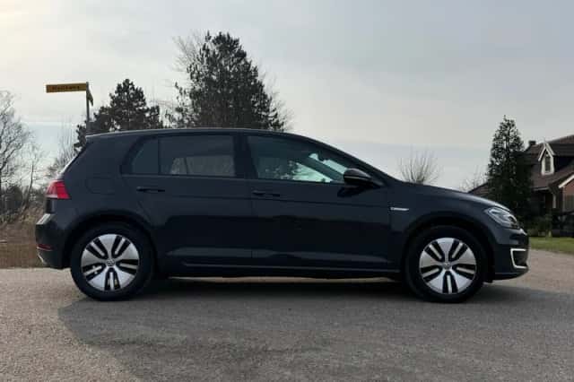 Volkswagen E-Golf (2020) thumbnail 26