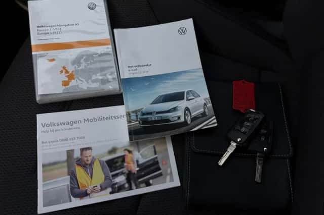 Volkswagen E-Golf (2020) thumbnail 9