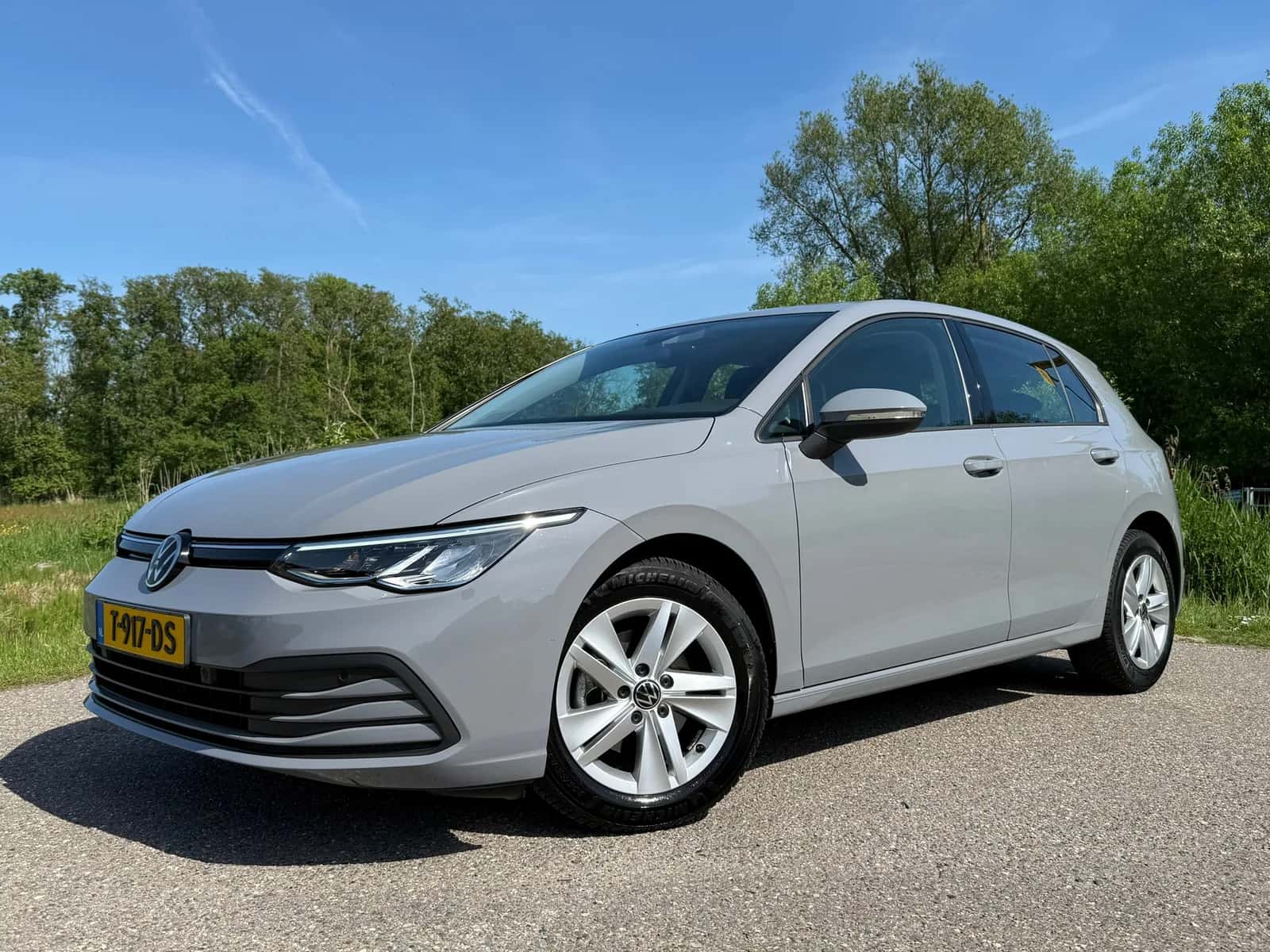 Volkswagen Golf (2023) — foto 1