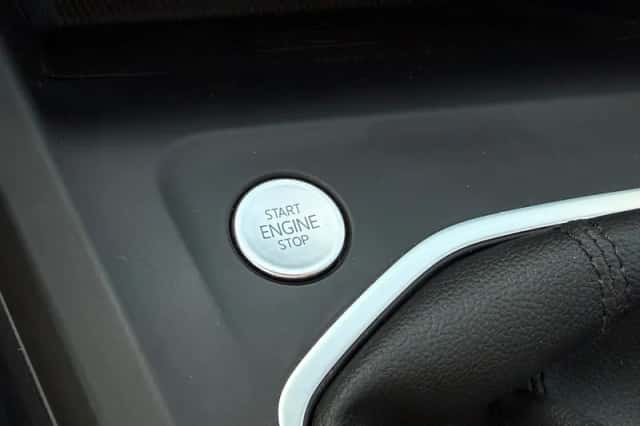 Volkswagen Golf (2023) thumbnail 13