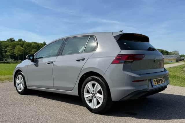 Volkswagen Golf (2023) thumbnail 3