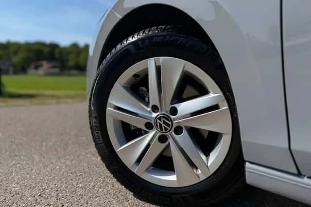 Volkswagen Golf (2023) thumbnail 24