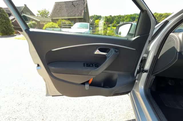 Volkswagen Polo (2017) thumbnail 15