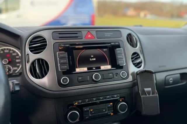 Volkswagen Tiguan (2011) thumbnail 2