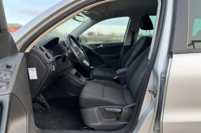 Volkswagen Tiguan (2011) thumbnail 16