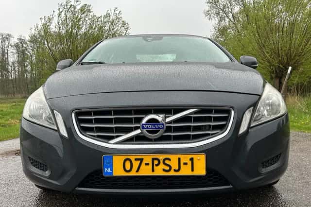 Volvo S60 (2011) thumbnail 11