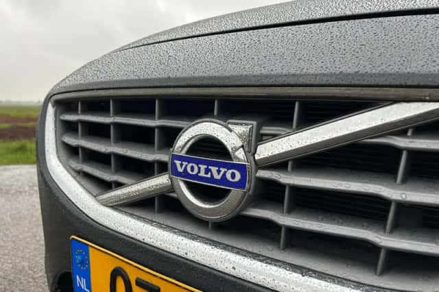 Volvo S60 (2011) thumbnail 12