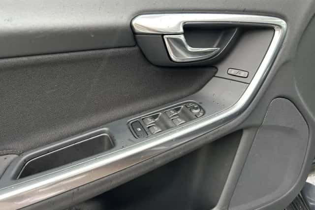 Volvo S60 (2011) thumbnail 15