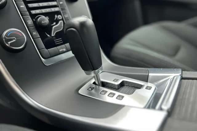 Volvo S60 (2011) thumbnail 27