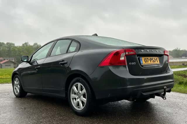 Volvo S60 (2011) thumbnail 4
