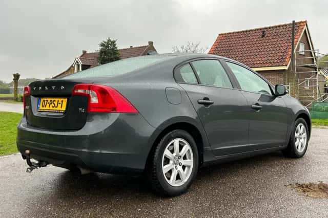 Volvo S60 (2011) thumbnail 7