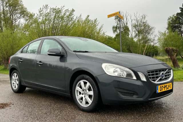 Volvo S60 (2011) thumbnail 10