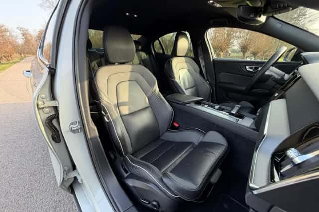 Volvo S60 (2022) thumbnail 2