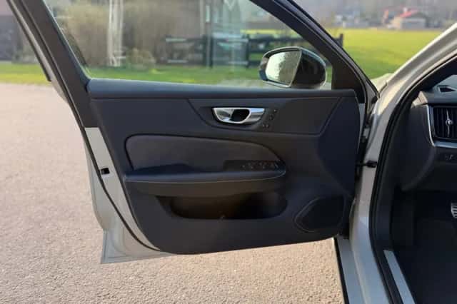 Volvo S60 (2022) thumbnail 11