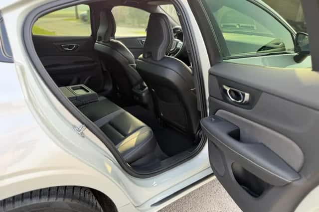 Volvo S60 (2022) thumbnail 25