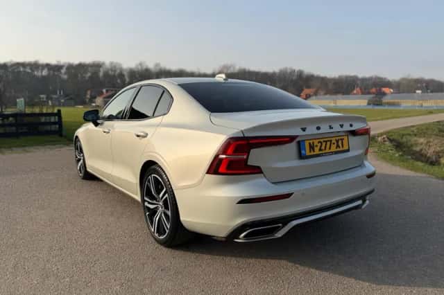 Volvo S60 (2022) thumbnail 5
