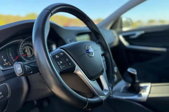 Volvo S60 (2016) thumbnail 15