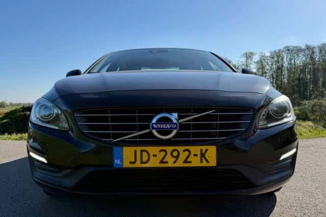 Volvo S60 (2016) thumbnail 18