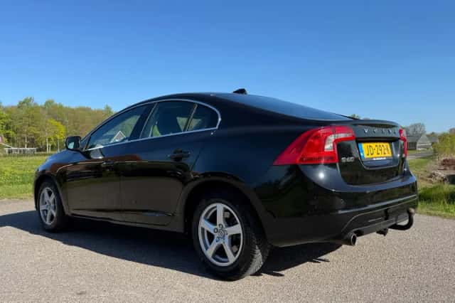 Volvo S60 (2016) thumbnail 3