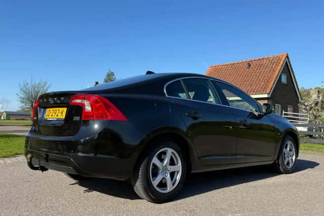 Volvo S60 (2016) thumbnail 29