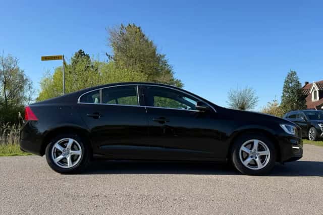 Volvo S60 (2016) thumbnail 30