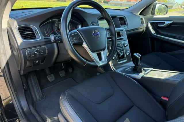 Volvo S60 (2016) thumbnail 4