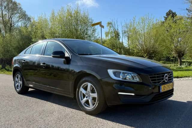 Volvo S60 (2016) thumbnail 31