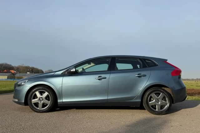 Volvo V40 (2013) thumbnail 2