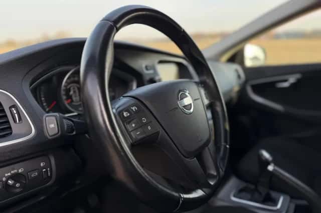 Volvo V40 (2013) thumbnail 16