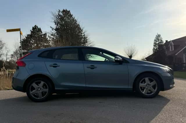 Volvo V40 (2013) thumbnail 32