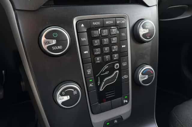 Volvo V40 (2013) thumbnail 7