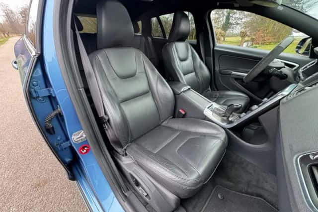 Volvo V60 (2013) thumbnail 2