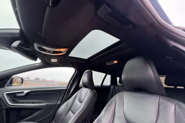 Volvo V60 (2013) thumbnail 3