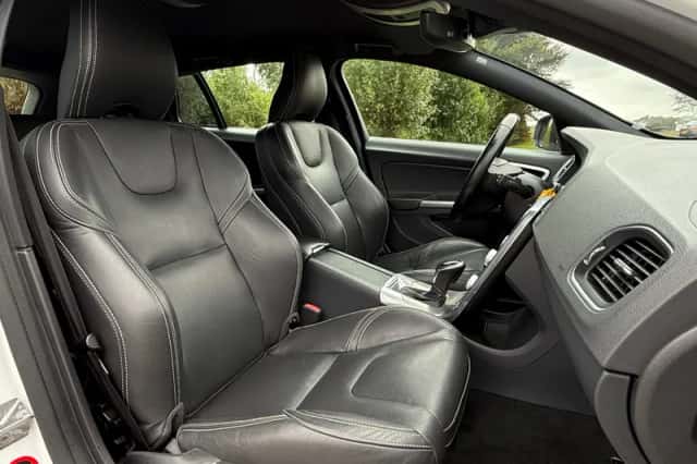 Volvo V60 (2015) thumbnail 2