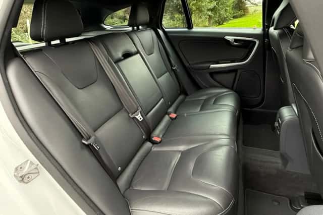 Volvo V60 (2015) thumbnail 12