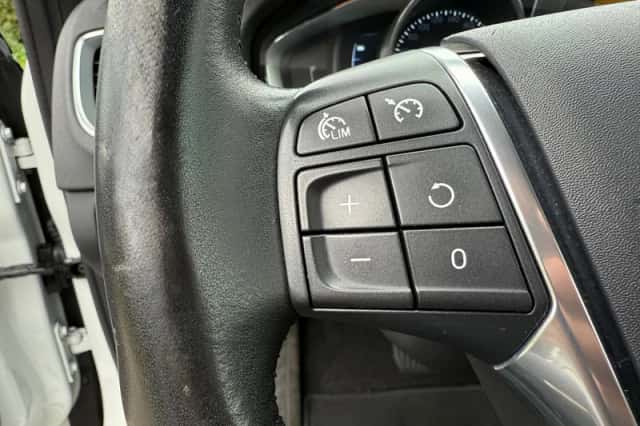 Volvo V60 (2015) thumbnail 18